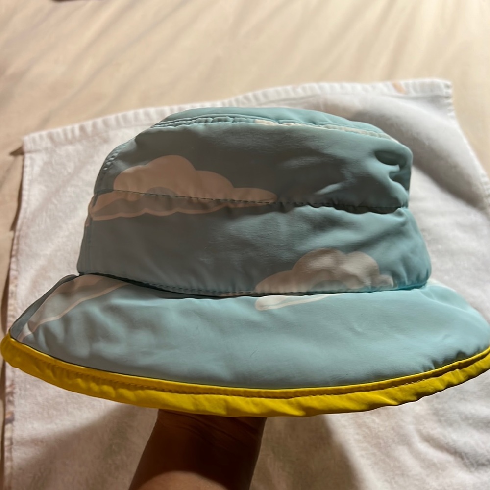 Levi’s Simpson’s bucket hat